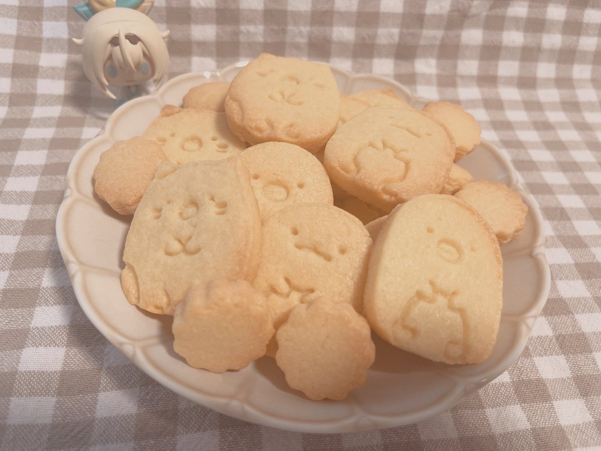 kazamairohach's tweet photo. 朝から何してるんでしょうかね

お疲れ様でした✌️
突然クッキー焼き出した理由はもしかしたら分かるかもしれないでござる👀

今日はすみっコぐらしの気分でした🍪

 #いろはスペース https://t.co/aNeRsmhpvJ
