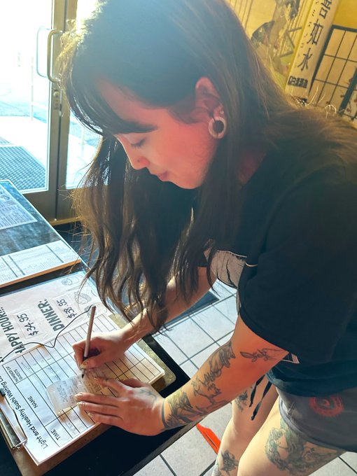 I&rsquo;m very serious about paying bills 😤 https://t.co/zHbW8SwLMA