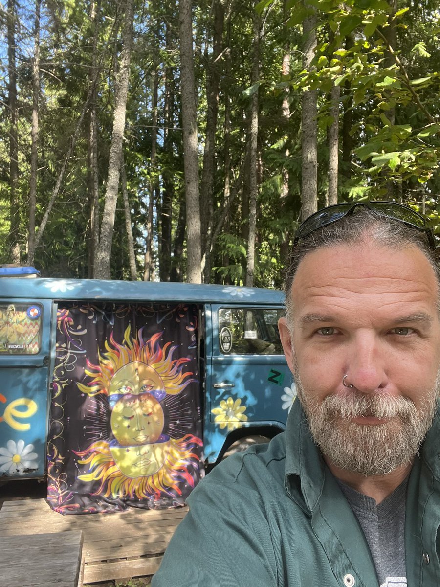 PonchoParker's tweet image. Last minute motorcycle trip and found this beauty to spend the night in. Far out man. Can you dig it?  #HippieVan