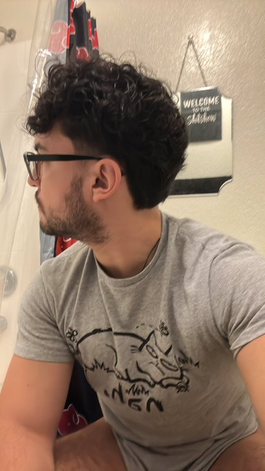 Idk how I feel about this haircut 💇🏻&zwj;♂️😕 but hey 🤷🏻&zwj;♂️ it&rsquo;s something different https://t.co/GjNiKP2