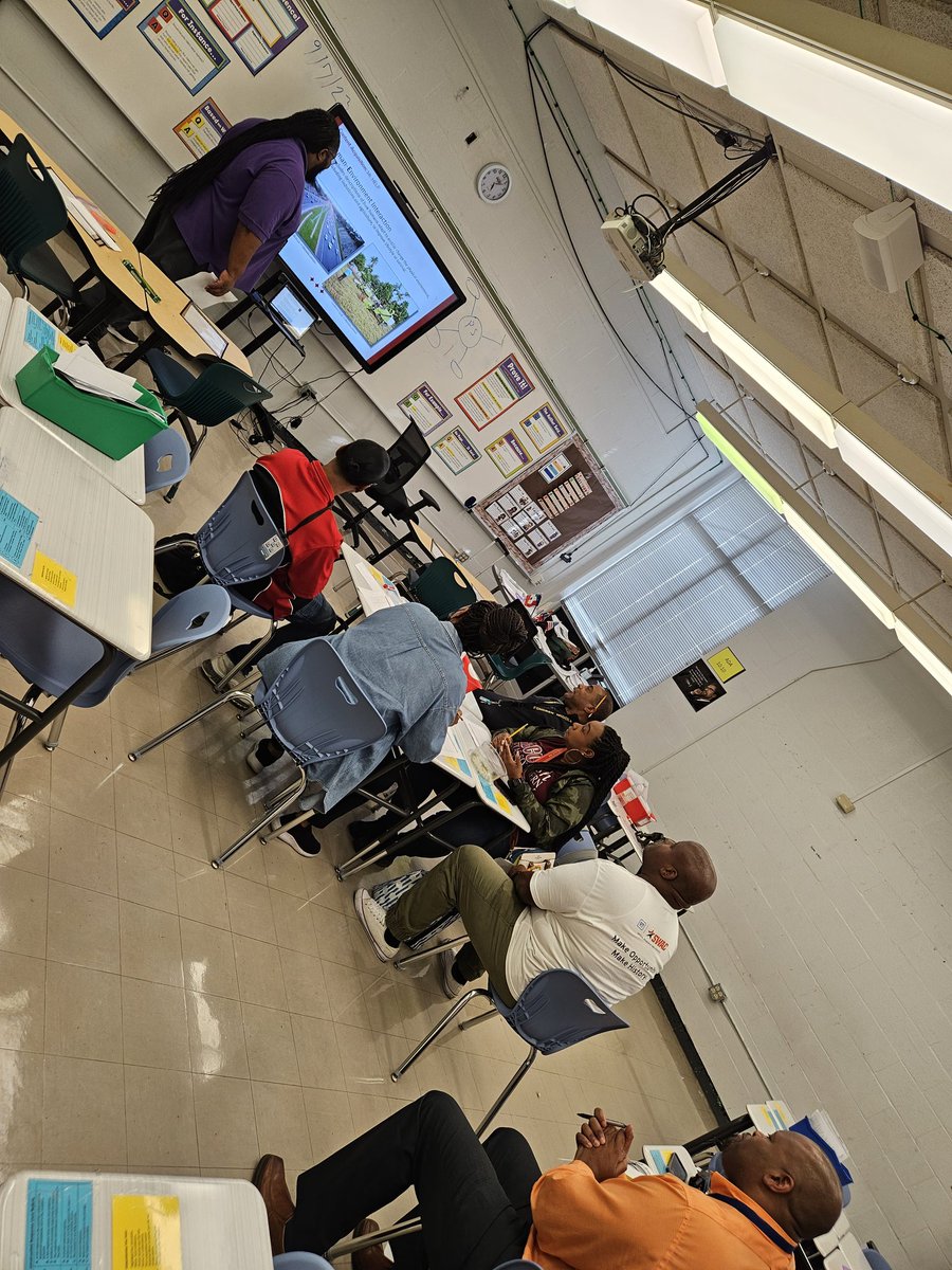 LaKiaLeo78's tweet photo. Demo Day moments @FondrenMS_HISD ๐ #atbats #gettingbettereveryday #weALLworkhard @HISD_West https://t.co/My4RHcyFIY