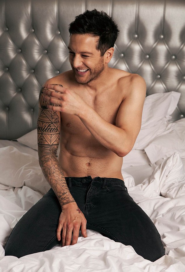 Matt_Cardle_AG's tweet photo. ๐ธ Hereโs a #SmileSaturday photo from Mattโs #Porcelain album photoshoot #whatasmile #2014 #MattCardle ๐ https://t.co/ccPw8fJlDb