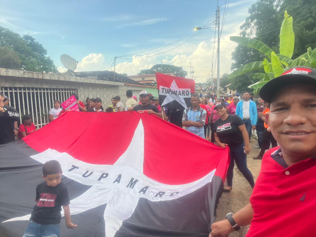 ¡Somos los de <a href="/NicolasMaduro/">Nicolás Maduro</a>! hoy estuvimos en el municipio Chaguaramas, reiterando que solo en Revolución lograremos el desarrollo de nuestro país. Guárico es chavista y no acepta más bloqueo. 

¡Tupamaro presente!
¡Ejemplo de lucha!
.