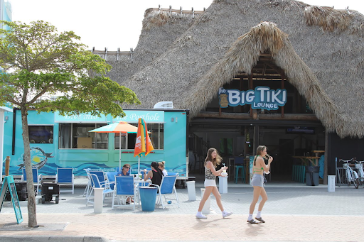 KeySuite's tweet image. Our Big Tiki lounge serves a variety of drinks daily. Come visit, or stay with us for access to all our amenities.
💻 siestakeybeachresortandsuites.com
📞 941 349 3211
#sarasota #siestakeyrentals #siestakeybeach #siestakey