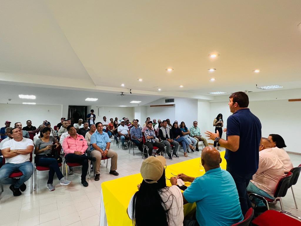 prospericarlos's tweet photo. #7Sep estamos en nuestra Margarita - Nueva Esparta, reunidos con nuestros 11 Sec Generales y de Organización acompañados de nuestra Secretaria Femenina @OneidaGuaipe, afianzando las bases rumbo a la Primaria, con organización y disciplina ganaremos, porque el compromiso es Venezuela.
#DemosElPrimerPaso 🇻🇪