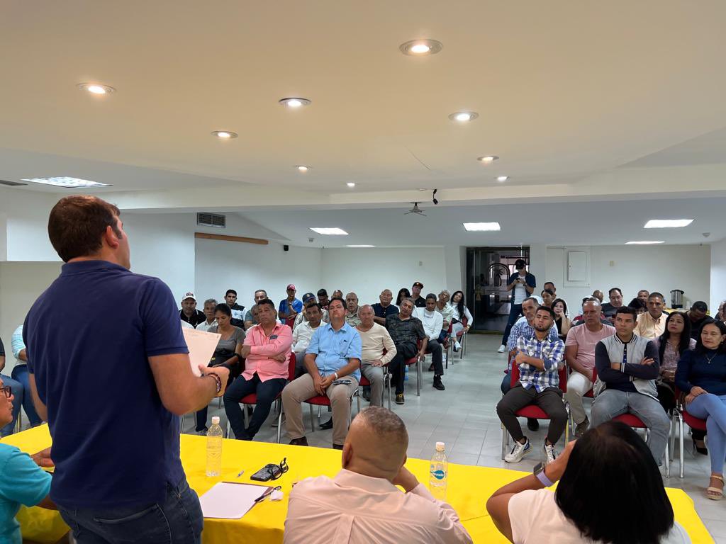 prospericarlos's tweet photo. #7Sep estamos en nuestra Margarita - Nueva Esparta, reunidos con nuestros 11 Sec Generales y de Organización acompañados de nuestra Secretaria Femenina @OneidaGuaipe, afianzando las bases rumbo a la Primaria, con organización y disciplina ganaremos, porque el compromiso es Venezuela.
#DemosElPrimerPaso 🇻🇪