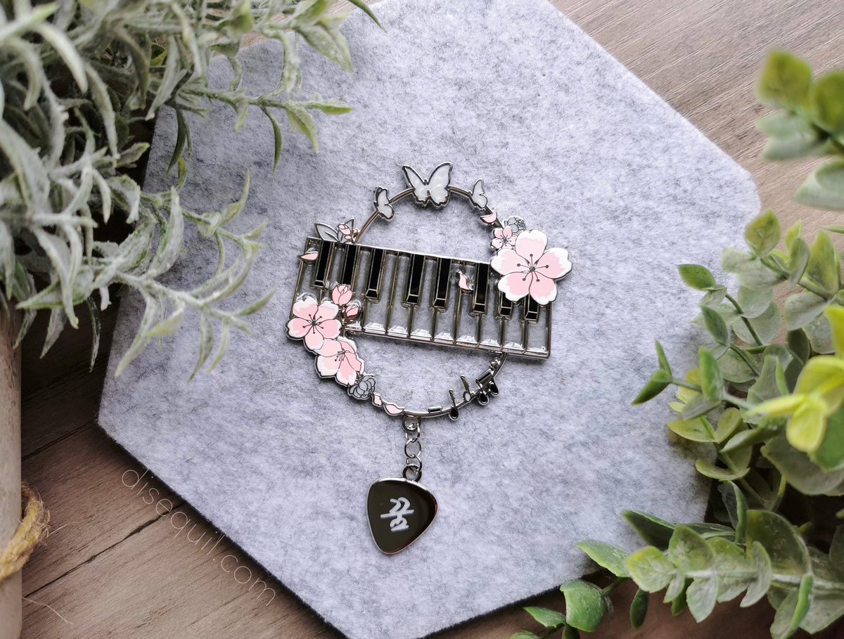 disequil's tweet photo. 🎹 suga • lost in memory

first love • nevermind • so far away

the core of a musician; with the first love of the piano, a producer who dreams of telling his story to the world through his music

#DISSUMERCH #BTS #슈가 #SUGA https://t.co/jKCznOI71q