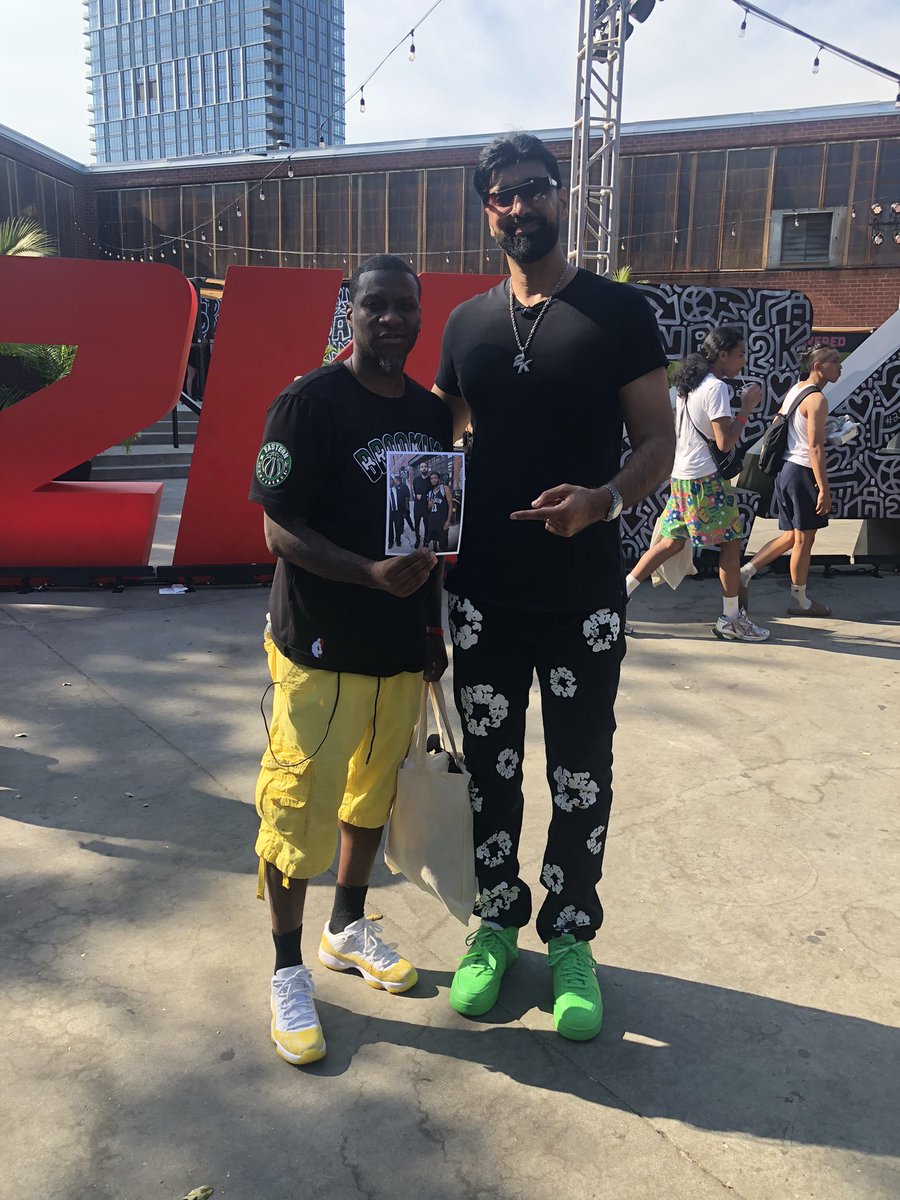 PoloBoy82's tweet photo. I’m bump @Ronnie2K twice 2k19 and 2k24 at Launch Event in Brooklyn NyC 

Thank you for show me some love on picture 

Show you some love 

~Polo Boy~ https://t.co/8EG5song4y
