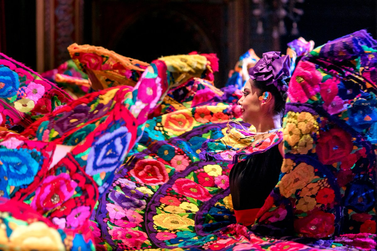 TeatrodelB's tweet photo. 💫 La tradición y la historia se fusionan en una noche única. Boletos a la venta. ¡Prepárate para celebrar nuestras raíces! 🇲🇽

#Bafug (Ballet Folklorico de la Universidad de Guanajuato)
📅 Jueves 14 de septiembre, 20:00 h. https://t.co/i1VwlIYgWi