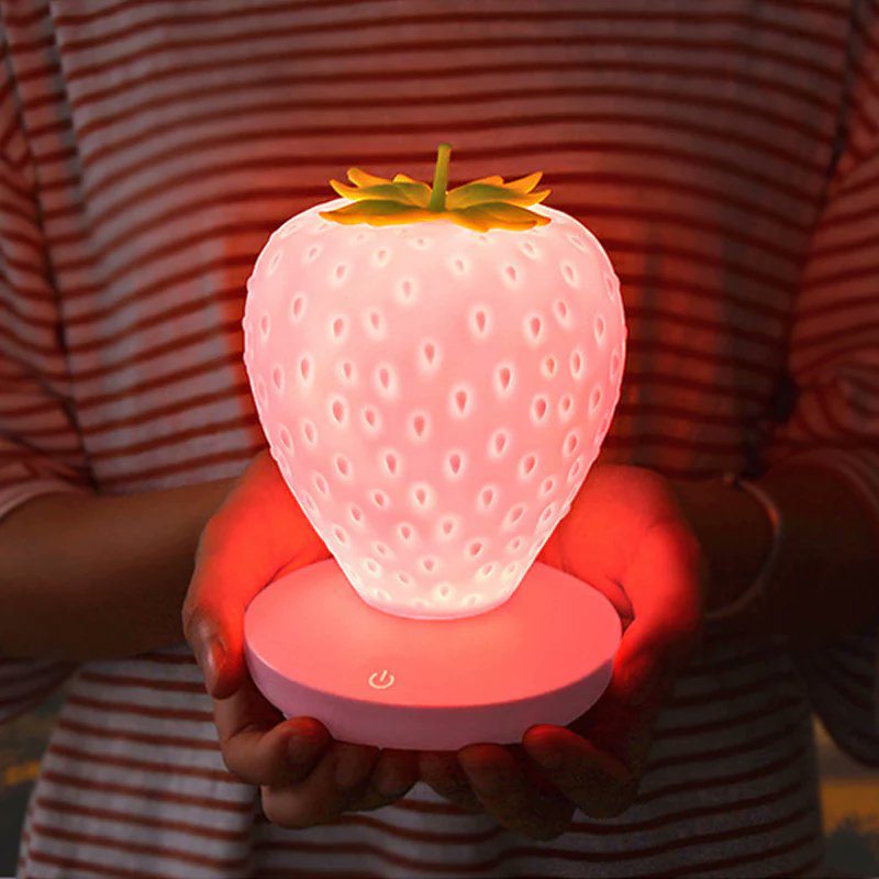 bellalunaestela's tweet photo. strawberry lights 🍓 https://t.co/NZcgW2VF3C