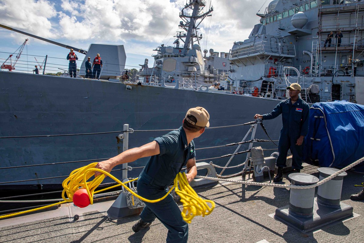 USNavy's tweet photo. #USNavy Photos of the Day: 

1️⃣ #VFA31 #FLTOPS aboard #USSGeraldRFord @Warship_78 @USNavyEurope
2️⃣ #USSMcFaul transits @US5thFleet
3️⃣ #USSBenfold in Yokosuka, Japan @US7thFleet @INDOPACOM
4️⃣ Sailors train with @USArmy during #PolarDagger @US2ndFleet
👉 https://t.co/aZddB6hxYf https://t.co/YA5x2ZeFnl
