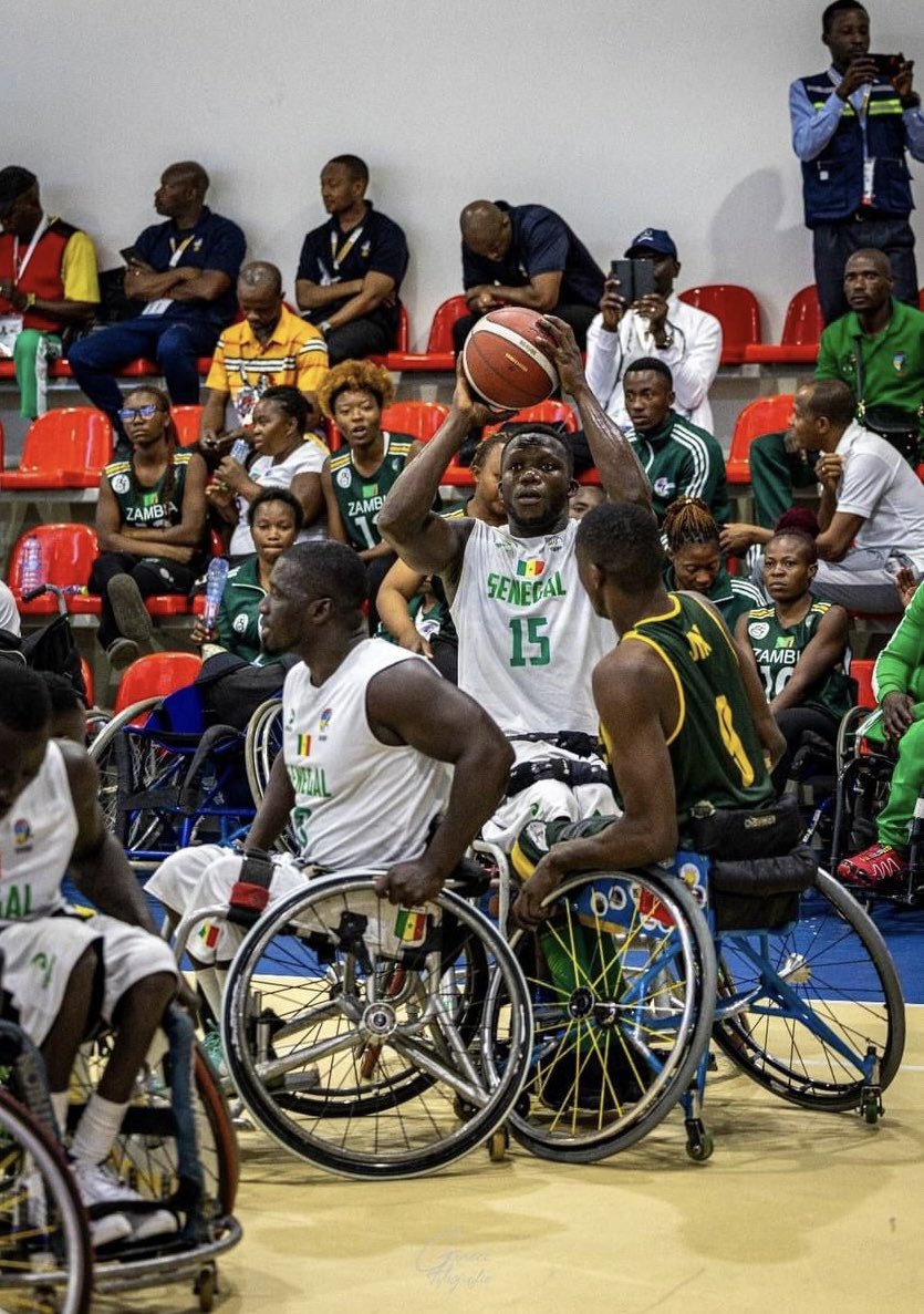 Chaleureuses félicitations à notre équipe nationale de basket-ball paralympique qui vient d’aligner avec brio 3 victoires en poule aux premiers Jeux africains de la catégorie. Bonne chance pour la demi-finale. Allez les Lions, dem ba jeex !