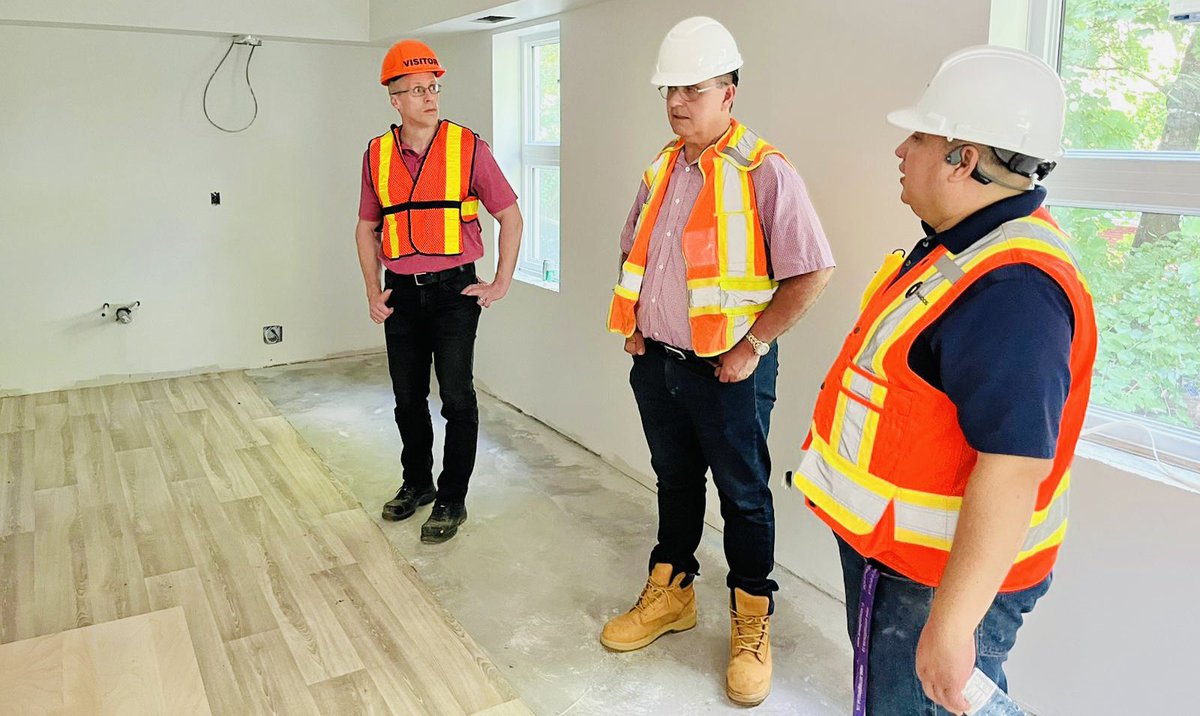 RudyCuzzetto's tweet photo. Excited to join @JanniesL and her team today for a tour of @ArmaghHouse, Peel's only transitional supportive housing facility for victims of domestic violence. Ontario's Homelessness Prevention Program is supporting an expansion to double Armagh's capacity. #MississaugaLakeshore https://t.co/9xIpEEXOO8