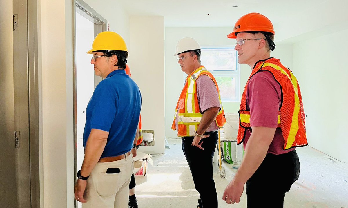 RudyCuzzetto's tweet photo. Excited to join @JanniesL and her team today for a tour of @ArmaghHouse, Peel's only transitional supportive housing facility for victims of domestic violence. Ontario's Homelessness Prevention Program is supporting an expansion to double Armagh's capacity. #MississaugaLakeshore https://t.co/9xIpEEXOO8