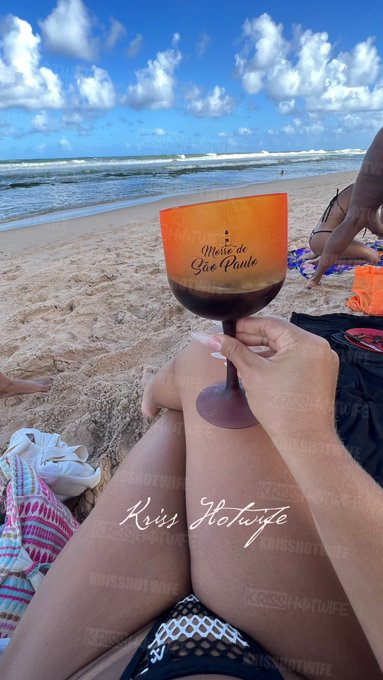 Feriado + Praia 🫶🏼 https://t.co/QafPWGNRUQ