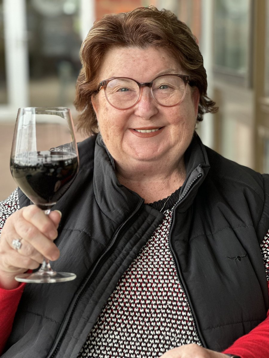 newietraveller's tweet photo. Day 7 of our #VictorianRailTrail road trip was visit to Trentham & lunch on cold wet day at delightful Pig & Whistle Hotel located in middle of farmland. Do yourself a favour & stop here for lunch. #roadtrip #aussiepubs #lunch #foodies #tourism #discover https://t.co/THGu3GCGqN