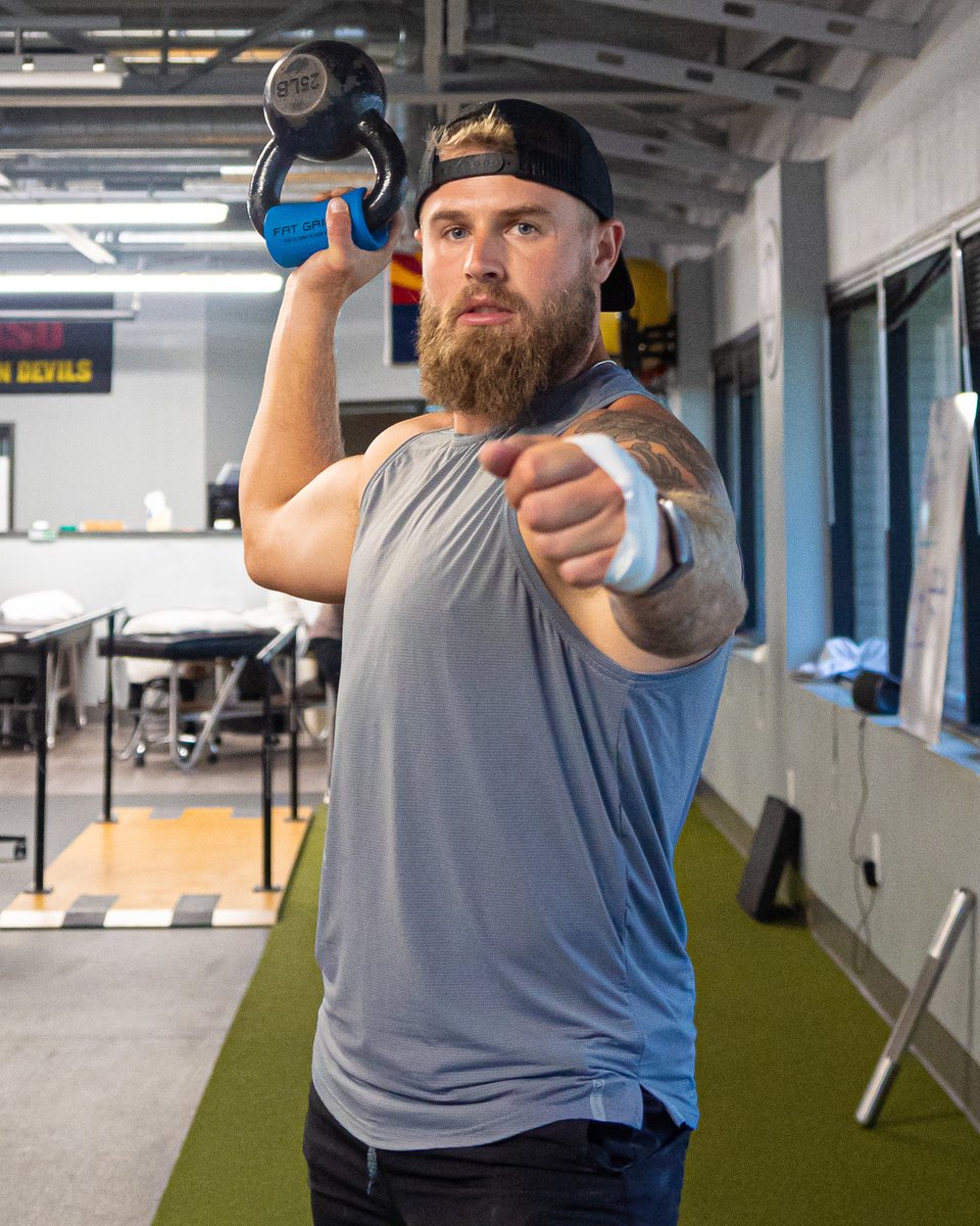 SpoonerPT's tweet photo. Chris Streveler doing the work!
Uptown Chandler Clinic Director Ben Kelto challenges Streveler with unique exercises designed to replicate the demands of an NFL quarterback's movements on the field.
#NFL #football #returntosport #bfr #bodytempering #spoonersports https://t.co/UEEtTWa9Rh