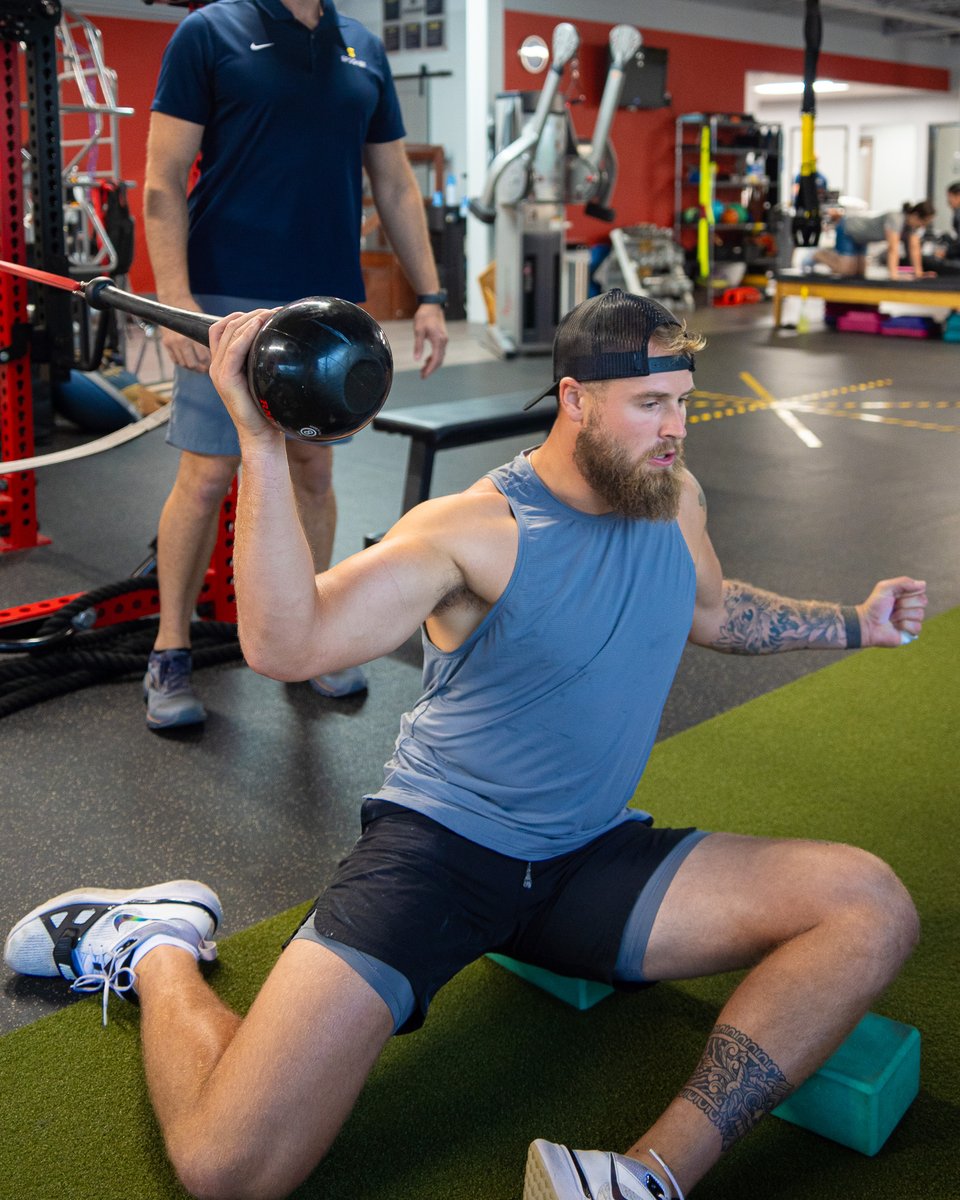 SpoonerPT's tweet photo. Chris Streveler doing the work!
Uptown Chandler Clinic Director Ben Kelto challenges Streveler with unique exercises designed to replicate the demands of an NFL quarterback's movements on the field.
#NFL #football #returntosport #bfr #bodytempering #spoonersports https://t.co/UEEtTWa9Rh