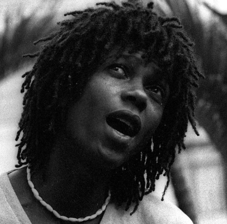 negrsprimaveras's tweet photo. Djavan por Olívio Lamas. 1981. https://t.co/nNLOwXFamK