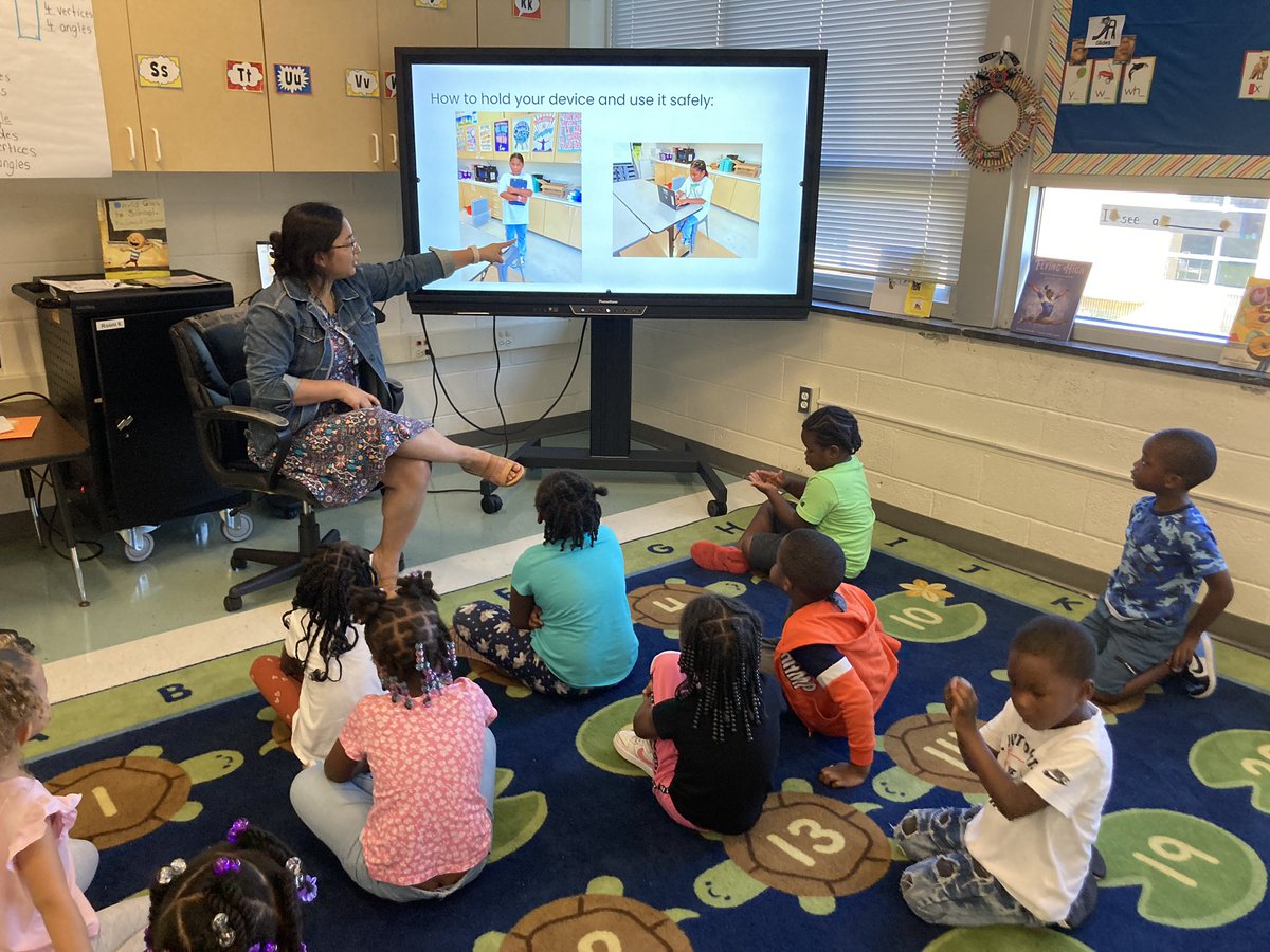 Elizabeth Kirk tweet media