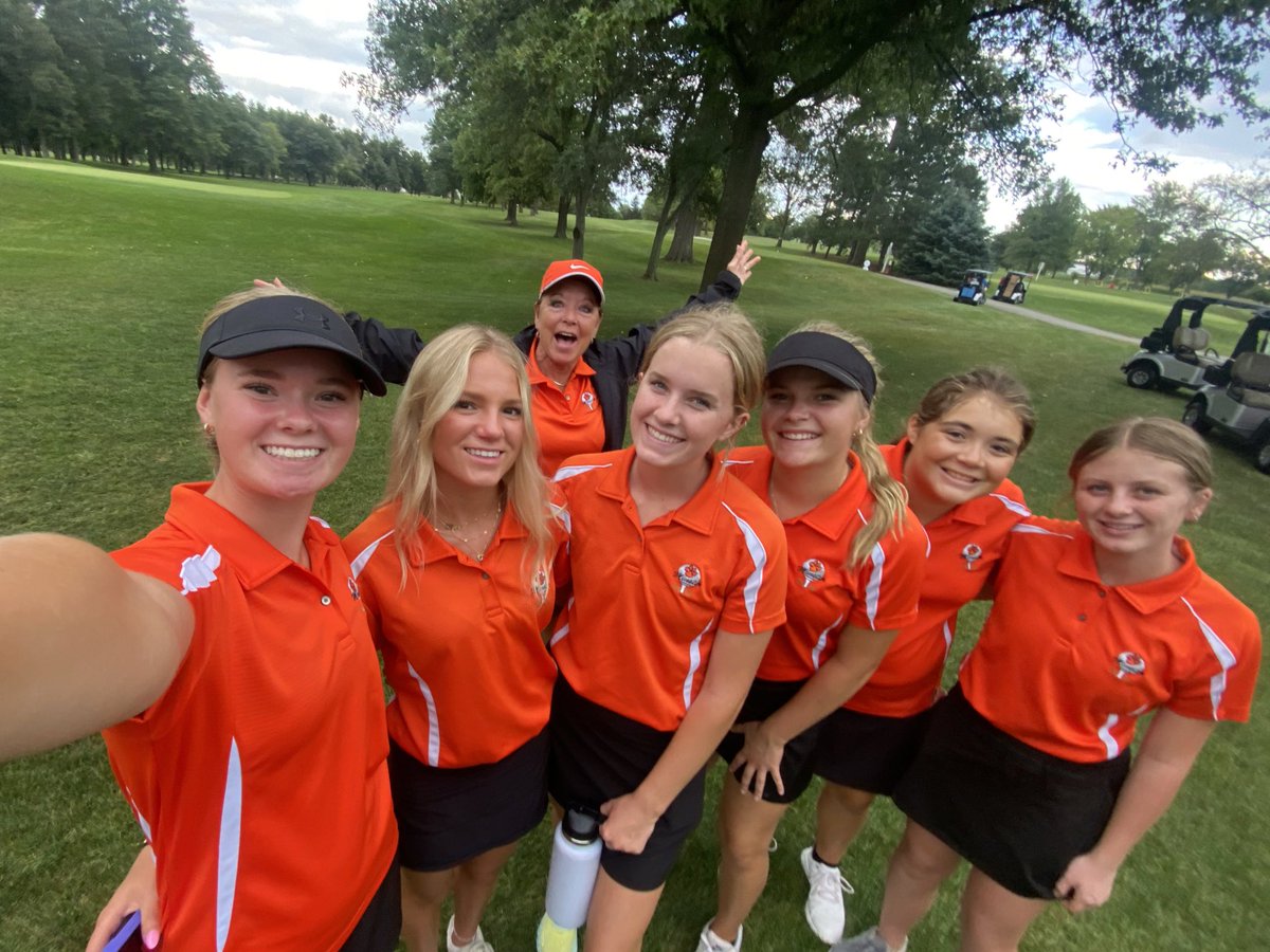 GolfMinster's tweet photo. The Lady Wildcats won against Ft. Recovery tonight 178-223!! This is their new team PR!!🔥

Ashley M - 39 (PR + Medalist)
Ashlyn H - 43
Lauren H - 46
Star W - 50

Good job girls!!
Their next match is next Monday at Mercer Elks vs. New Bremen! https://t.co/tz2uaGLyka