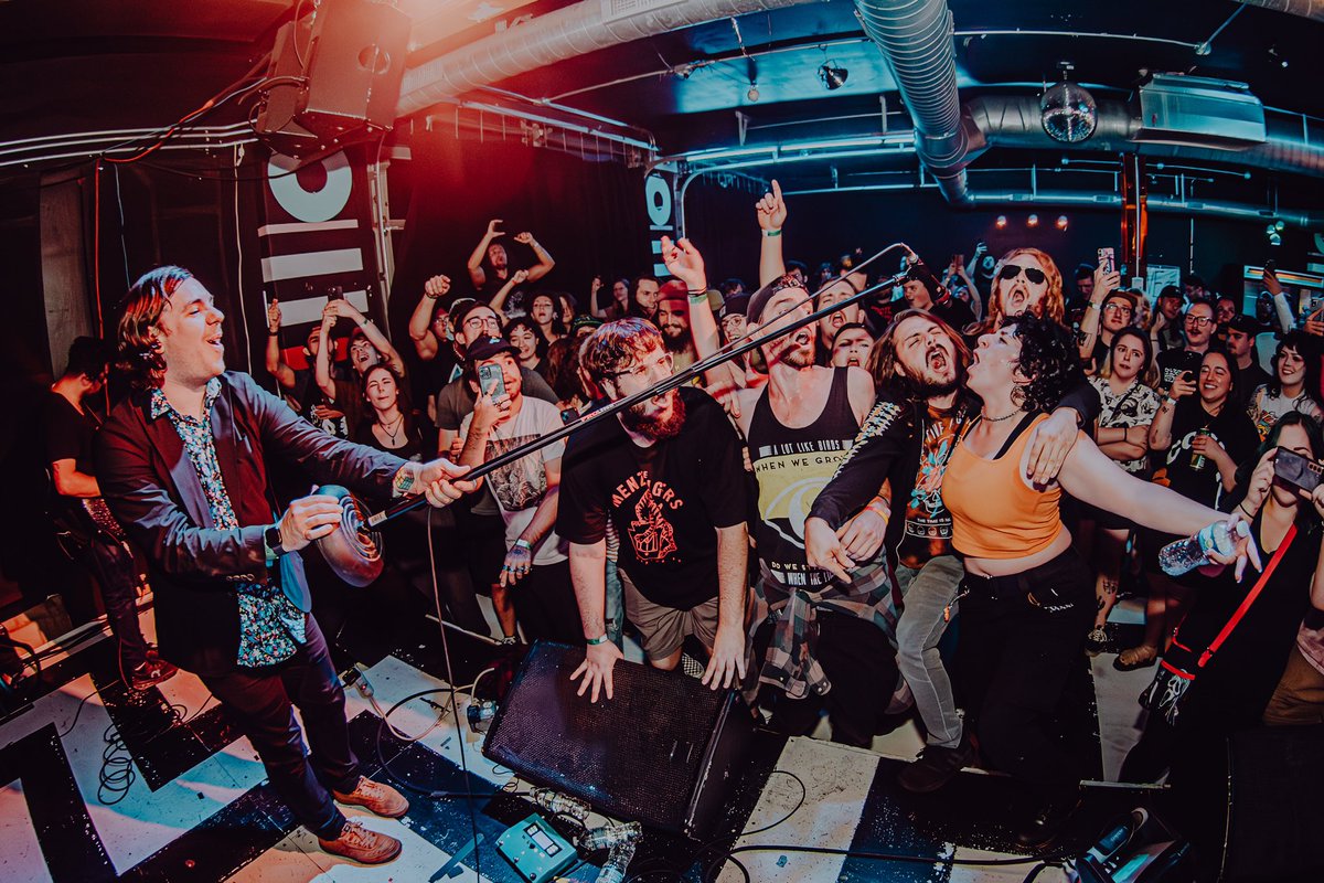 kurttravis's tweet photo. appreciate all the love Cleveland!! worcester, ma tomorrow @ palladium! I will be passing the mic! get tickets at https://t.co/eEMOITjHcz :) https://t.co/xpZWOvwZ2g