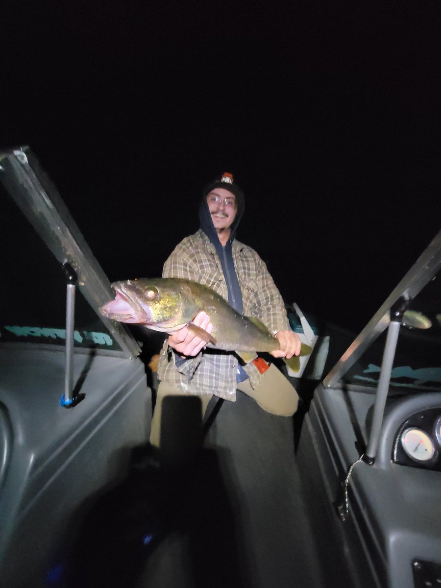Boho_Studio's tweet photo. My Son picked up his new #walleye PB! 29.5" a full 9lbs. Fishing in #LakeErie with a deep diving #reefrunner Then he ended the night with a full limit! Kid knows his stuff 💪🎣😎 https://t.co/qsYA7KfWJj