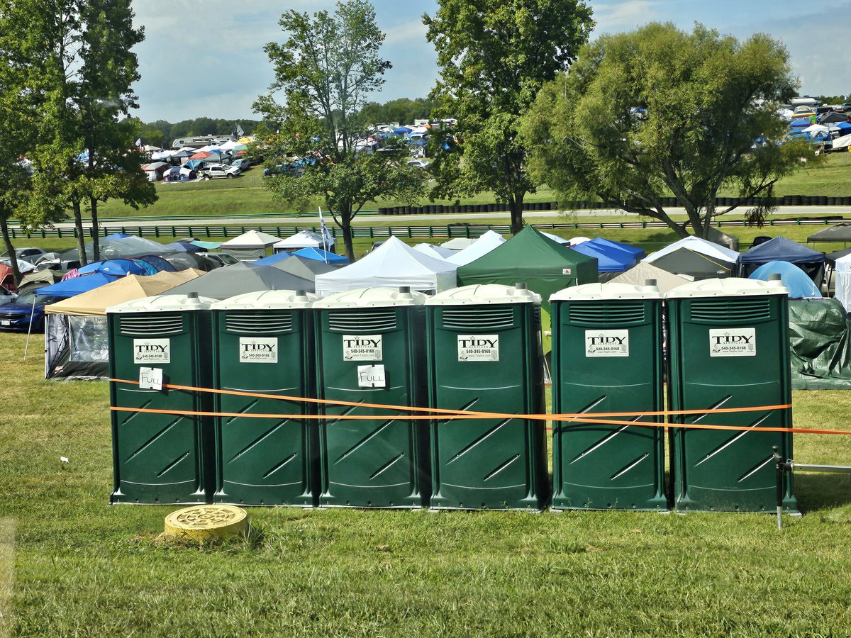 tehcubsfan's tweet photo. @BlueRidgeRock Is an absolute Fucking joke. 90+ degree weather, two hydration stations (Only 1 is GA, other is VIP) Price gouging - 1 bottle of water is $4. Campers waited over 12 hours just toget into the festival grounds 1/x https://t.co/ZS4S8VpfEh