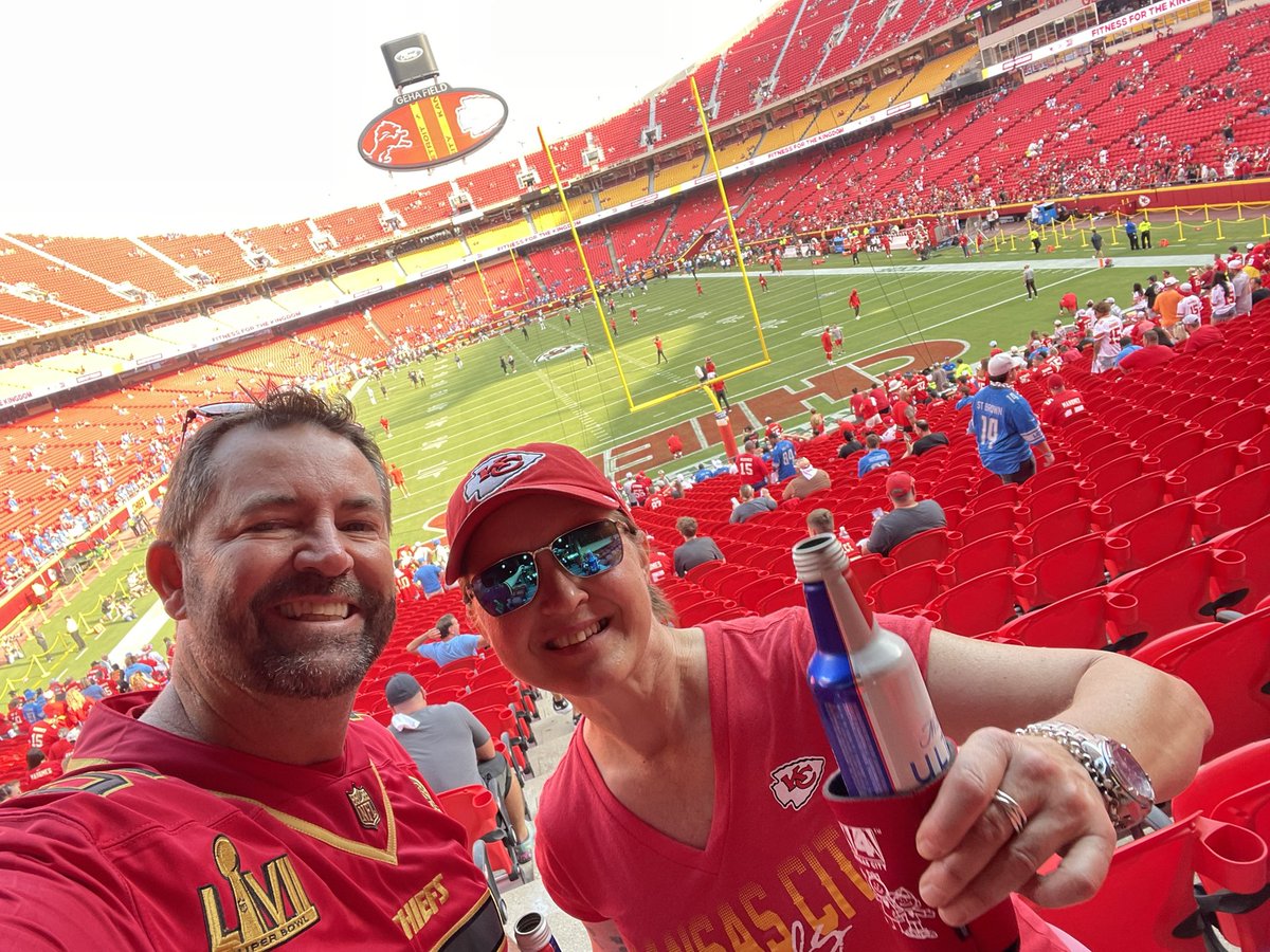 RobEllerman's tweet image. #ChiefsKingdom Kate from Australia!! First Chiefs game ever!!