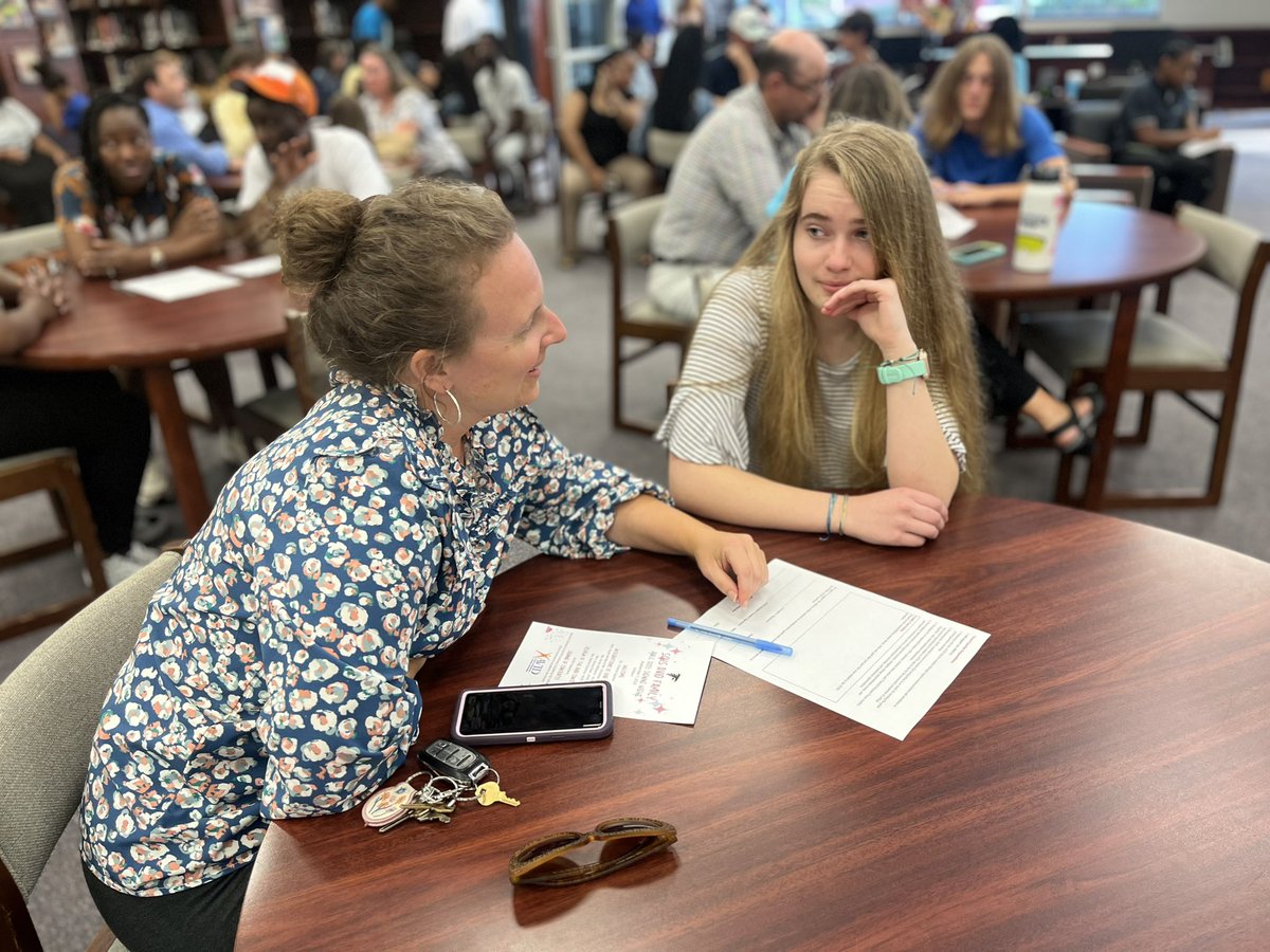 Awesome <a href="/AVID4College/">AVID</a> contract signing ceremony tonight at <a href="/SouthCentralHS/">South Central HS</a> students and their families created goals for the year! 

#AVIDfamily