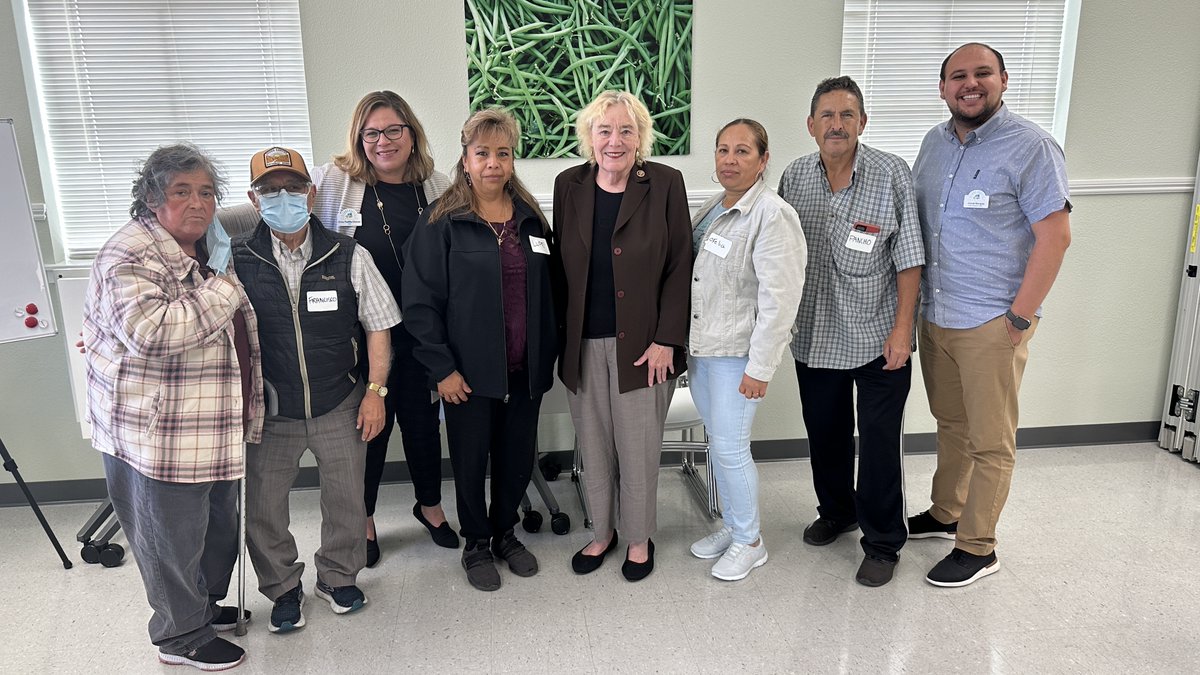 During #HungerActionMonth we thank Congresswoman Lofgren who listened to constituents & SHFB staff advocate on behalf of the upcoming Farm Bill. @calfreshfood which is tied to the Farm Bill, is important to our food-insecure neighbors. Volunteer Donate Advocate #wearethefoodbank