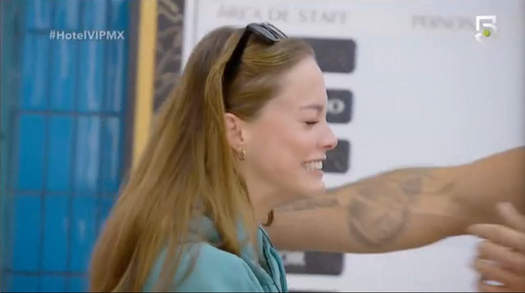 Ocelotl_Mx's tweet photo. Inicia un nuevo Episodio y con él, un nuevo ciclo de competencia.
Veremos que tal inicia nuestra niña!

#TeamLigia #HotelVIPMX #HotelVipE16
#TeamVerde💚#TeamLaMafia #TeamStaff https://t.co/mBNDUsXeG2
