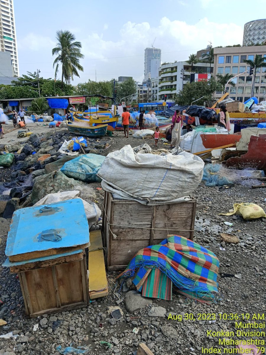 VanchitMacchim1's tweet photo. Senior advocate #AspiChinoy , for BMC, said fishing boats cannot be parked on reclaimed land and must be parked on the Lotus jetty.

https://t.co/zppFCnBg6b https://t.co/2Hx6LOo44M