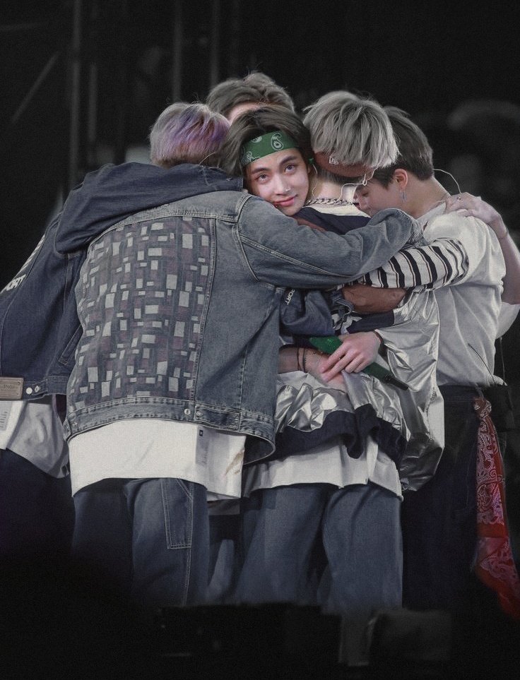 “What I think I will love even if I am born again is my family, our members, and our ARMY.” — Kim Taehyung ♡