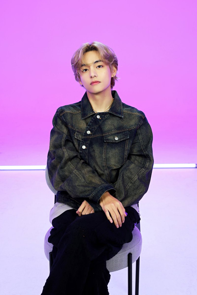 Kpop_Herald's tweet photo. V of @BTS_twt awaits the release of his first solo album “Layover” in just a few hours from now! Here we have the latest photos of V introducing his album. #V #BTS #LAYOVER_V https://t.co/WQVMdqGX9I