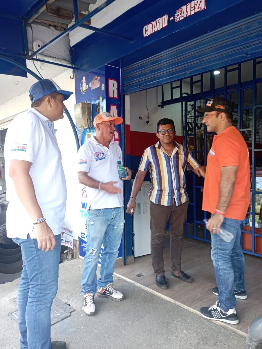 JulioHoyosz's tweet photo. Visitamos a comerciantes y emprendedores. Admirando su dedicación, creatividad y esfuerzo para ofrecer productos y servicios de calidad. ¡Apoyamos el comercio local y promovamos el crecimiento económico de nuestra ciudad #MonteriaEducaYEmprende #CambioRadical #CR7 https://t.co/5f2axKawqk