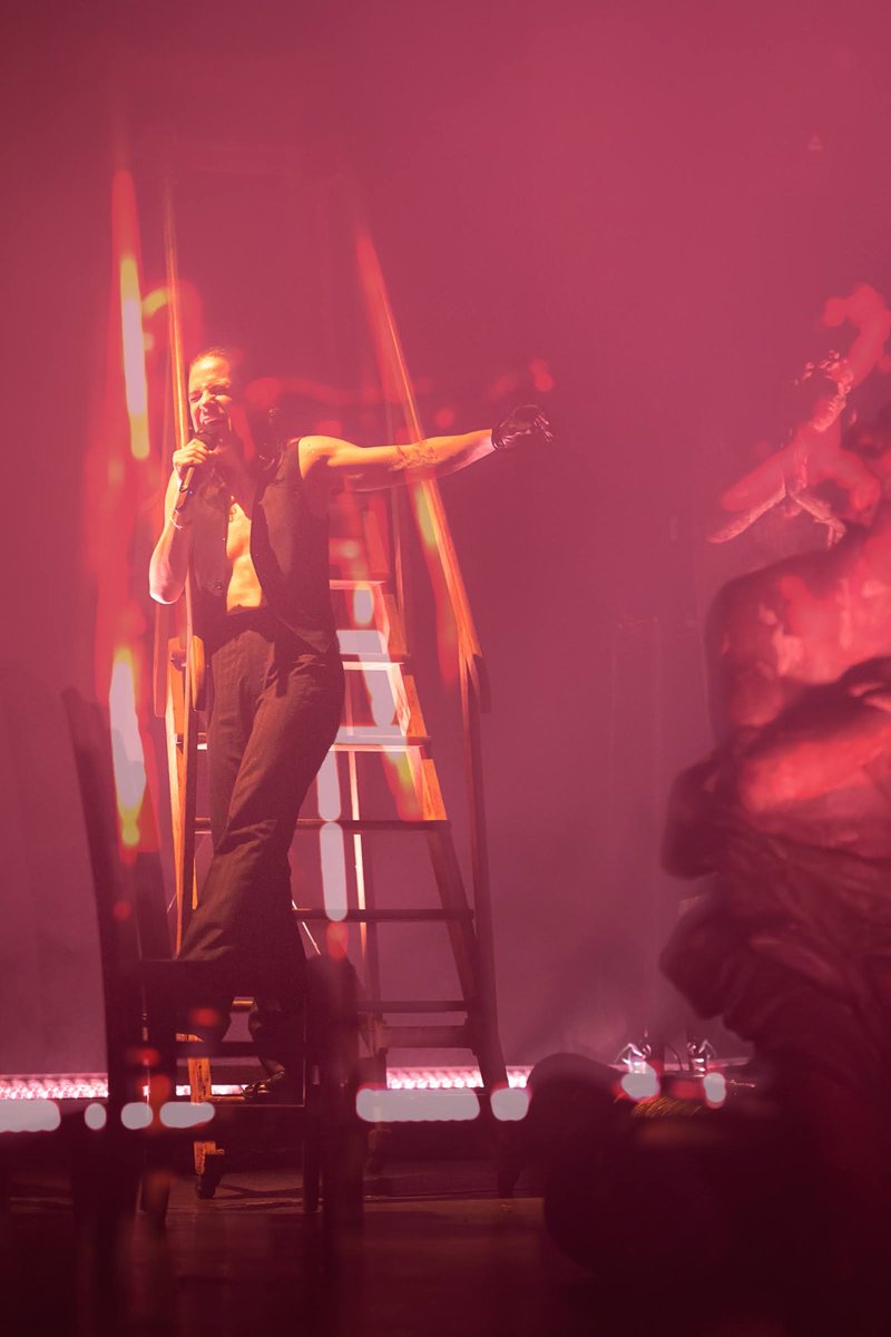 📸 <a href="/QueensChristine/">Christine and the Queens</a> <a href="/MancAcademy/">Manchester Academy🐝</a>