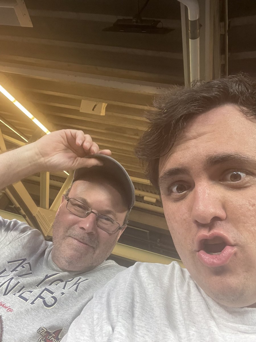 SuperReviewShow's tweet photo. Gotta #RepBX when at Yankee Stadium! https://t.co/faePUr6g4a