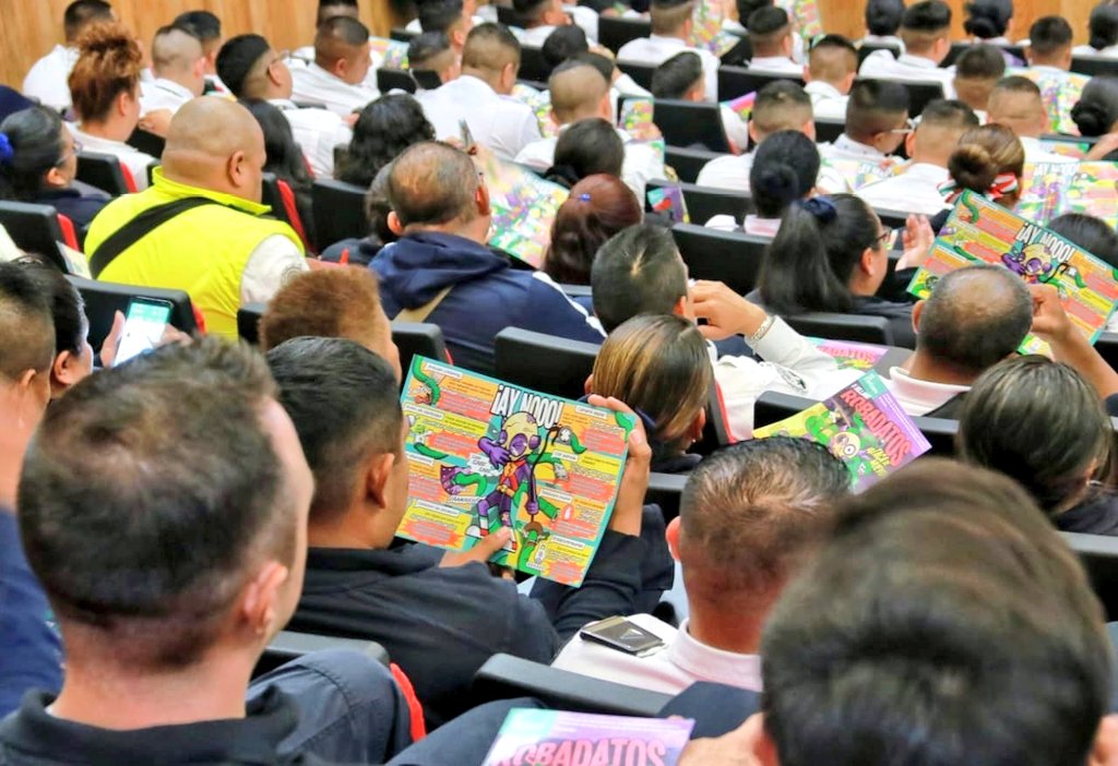 lgparranoriega's tweet image. Estuvo increíble el Cine Conversatorio sobre #ViolenciaDigital, realizado en la @UMS_edomex, plantel Tlalnepantla, donde tuve oportunidad de platicar con Cadetes de @SS_Edomex y personal en activo de Municipios, a quienes presenté el #MicroSitio de prevención de la violencia. 1/2