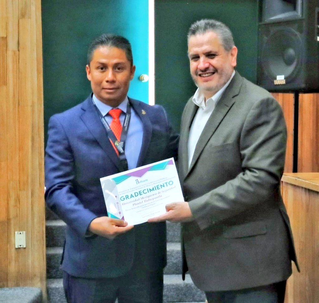 lgparranoriega's tweet image. Estuvo increíble el Cine Conversatorio sobre #ViolenciaDigital, realizado en la @UMS_edomex, plantel Tlalnepantla, donde tuve oportunidad de platicar con Cadetes de @SS_Edomex y personal en activo de Municipios, a quienes presenté el #MicroSitio de prevención de la violencia. 1/2