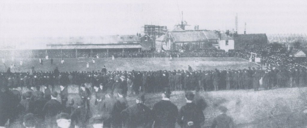 On this day, in 1888, Bolton Wanderers scored the first-ever Football League goal - with Kenny Davenport scoring in a Division One fixture against Derby County at Pikes Lane.

#BWFC #DCFC