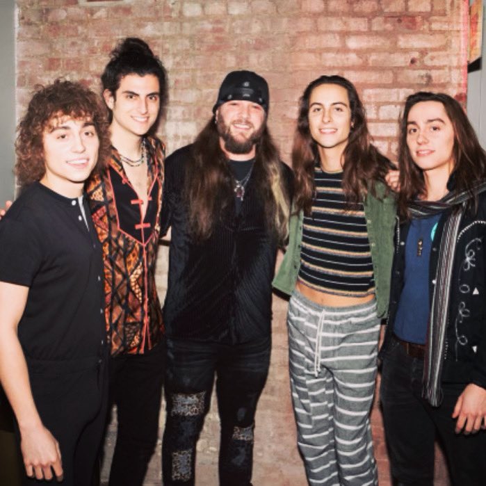 933WMMR's tweet image. .@GretaVanFleet bring their Starcatcher tour to the @WellsFargoCtr on 9/19 💫 We’ve got your chance to win a 4-pack of passes to hang with @brentporche in a suite at the show: wmmr.com/contests/greta…