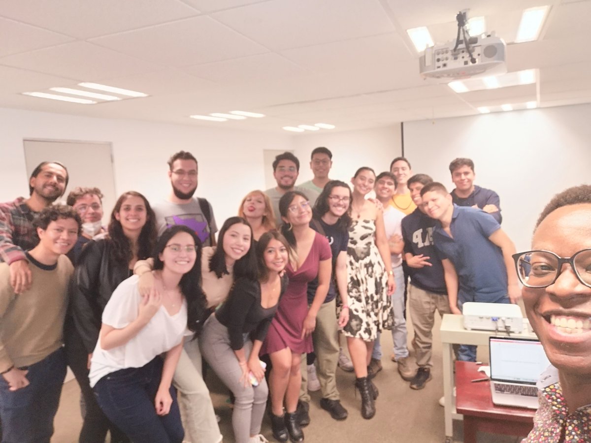 Dando una clase a los excelentes alumnos del Depto de Genética y Biología Molecular. Que tod@s tengan un buen desempeño académico!