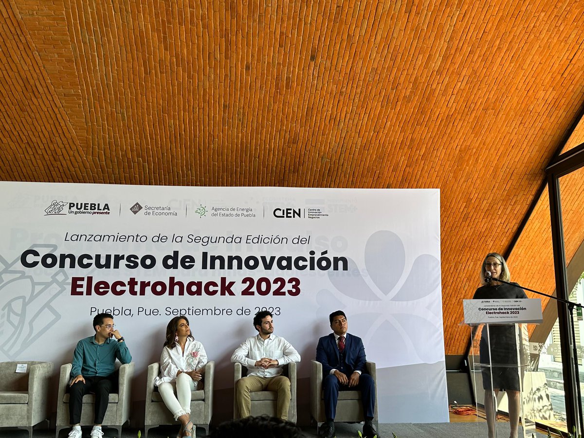 QuebecMX's tweet photo. El día de hoy, nuestra delegada general @sallard1 participó en el lanzamiento de la 2ª edición del concurso #Electrohack junto con la Sria. @OliviaSalomonV @EconomiaGobPue y @Milo_barrera titular de @EnergiaPuebla ⚜️🇲🇽 Organizaremos una estancia en #Québec para los ganadores 🌱 https://t.co/gxS5Xwz7V4