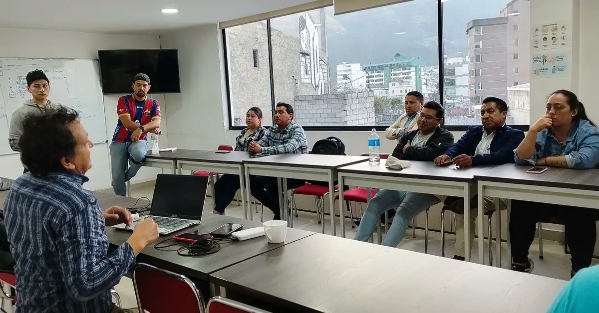 PSEcuatoriano's tweet photo. #Calacalí 🚩| Rumbo a las elecciones del 08 de octubre de 2023 🗳️, el día de hoy en las instalaciones del #PSE comenzamos el taller con las/os candidatas/os a la junta parroquial de Calacalí 🚩. 

#Elecciones 
#Calacalí
#PSENacional https://t.co/wLmo6oIFeE
