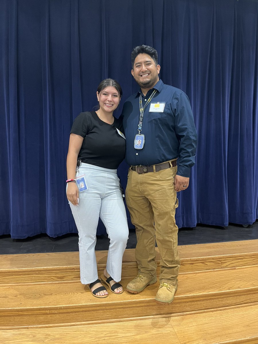 a_perezjarvis's tweet photo. Got to see my fellow LEAPer at the Bond Committee Meeting! #LeadwithLEAP #Barton #IrvingISD @MrBernardoFrias https://t.co/veNZHEW285