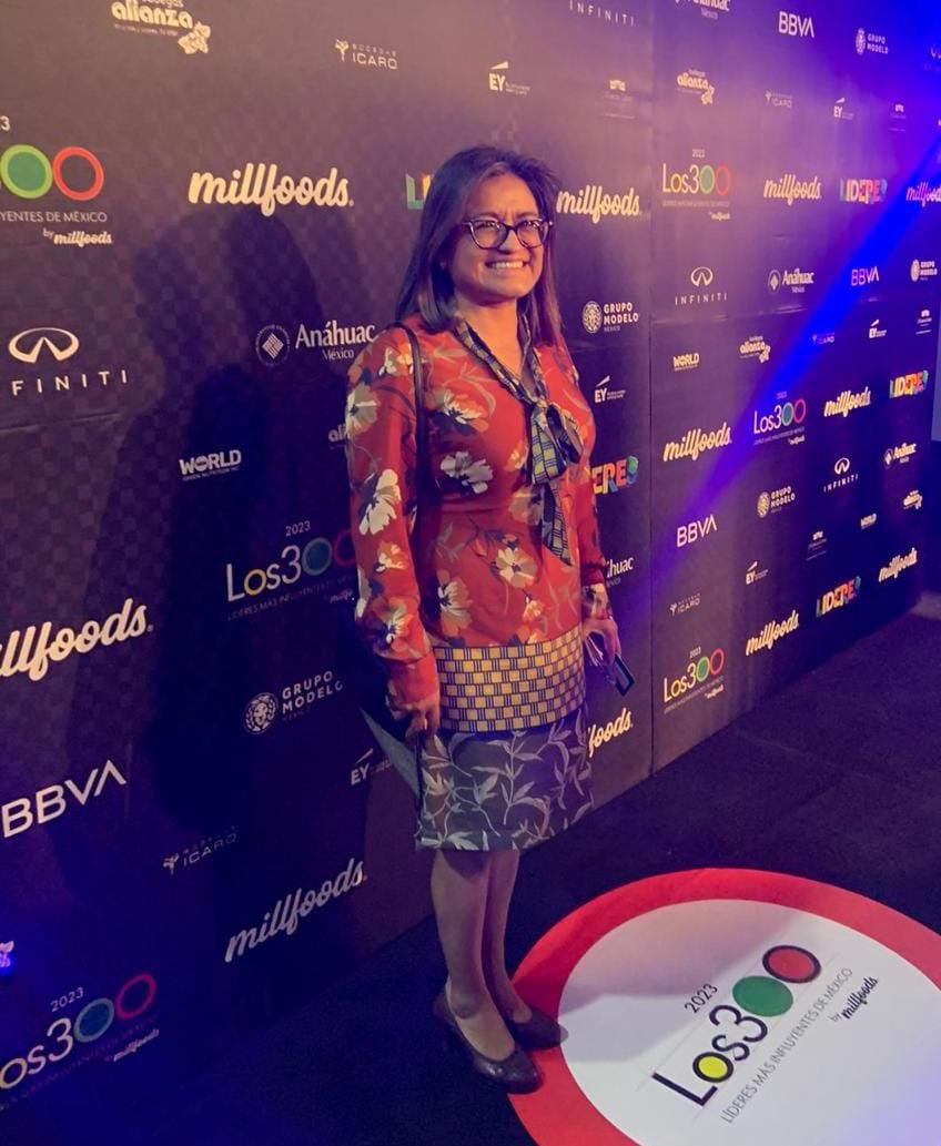 Agradezco a <a href="/LideresMexicano/">Líderes Mexicanos</a> el reconocimiento a mi trabajo y trayectoria al considerarme, junto a mi compañera <a href="/PArmendarizMX/">Patricia Armendáriz</a>, entre #Los300 líderes más influyentes del país.

Este reconocimiento es para todas las niñas, jóvenes y mujeres mexicanas que luchan día a día por la