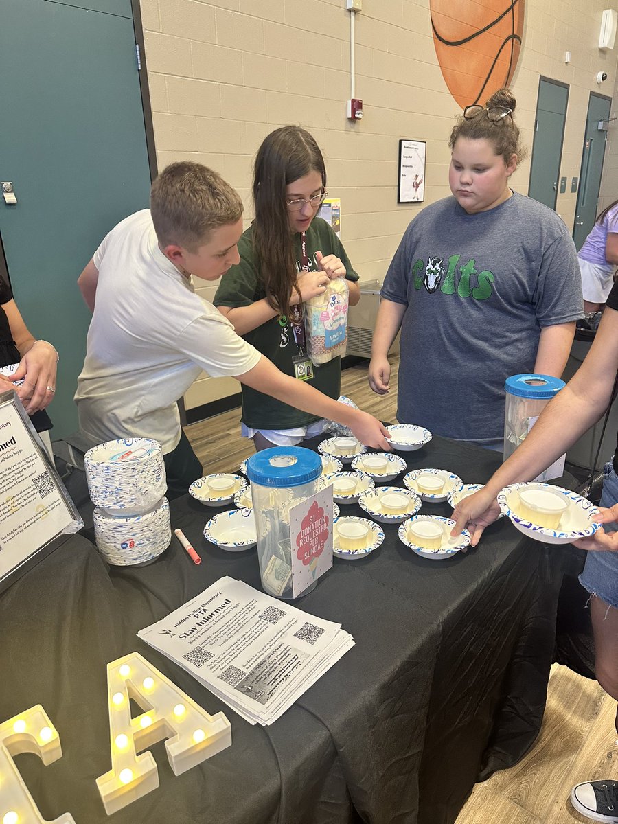 Thank you to <a href="/HumbleISD_CMS/">Creekwood Middle</a> Student Council members for helping at the <a href="/HumbleISD_HHE/">Hidden Hollow Elementary</a> PTA meeting tonight! #GrowingGreatness
