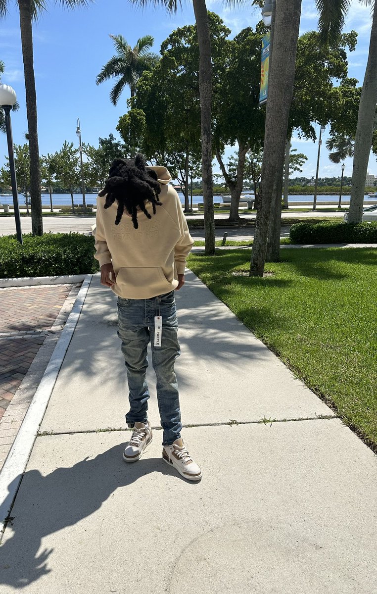 1wayycamp's tweet photo. House arrest thingz 😈🤎🤎 https://t.co/1PVr8nOAco
