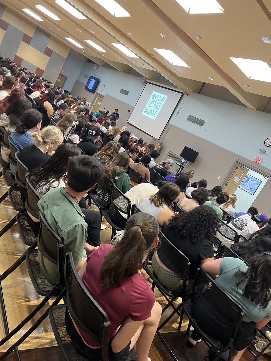 Stoped by to watch SSU students enjoy Big Prize Bingo yesterday during Welcome Week events. It was a sold out crowd. Lots of energy and lots of great prizes won. Whoa! <a href="/SalemState/">Salem State</a> @SalemStateAlum <a href="/sgassu/">SSU SGA</a>
